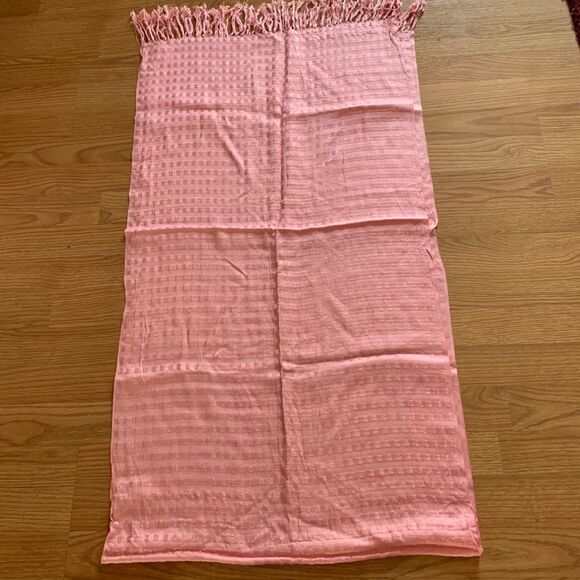 Scarf, pink rectangular with fringes, alternating shiny squares, size 78x22 - Picture 4 of 6